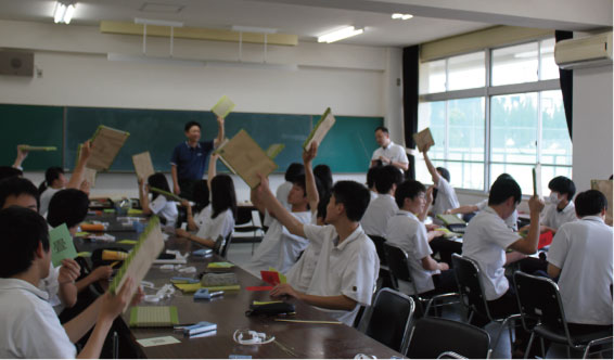 兵庫県立尼崎高等学校のみなさまと畳についてのお話を。