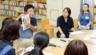 神戸市兵庫図書館の職員のみなさまと畳についてのお話を。